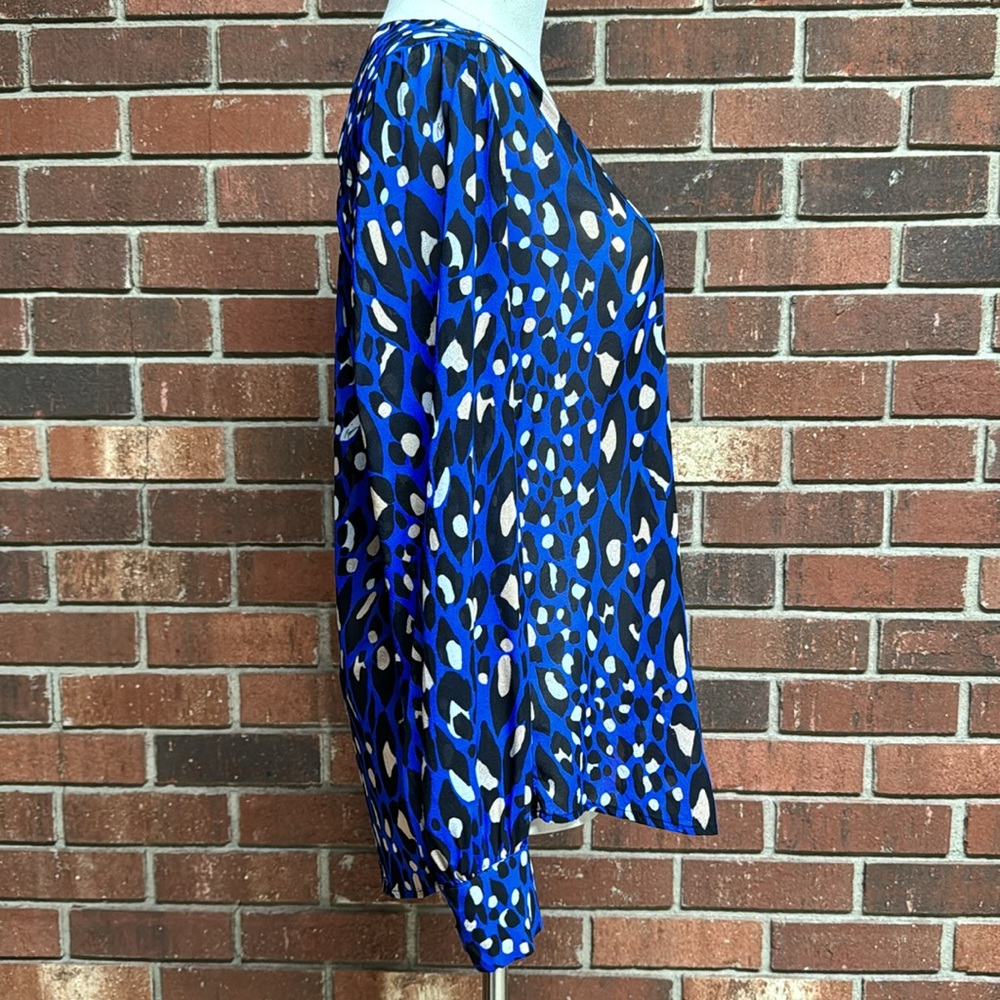 Trina Turk Blue Leopard Print Blouse Size Small - Picture 5 of 9